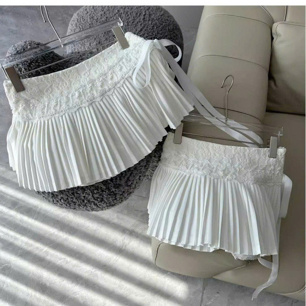 Chân váy ngắn xếp ly phối ren